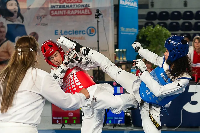 Combat féminin taekwondo — © Lawrence Banahan / Combat Spirit Media
