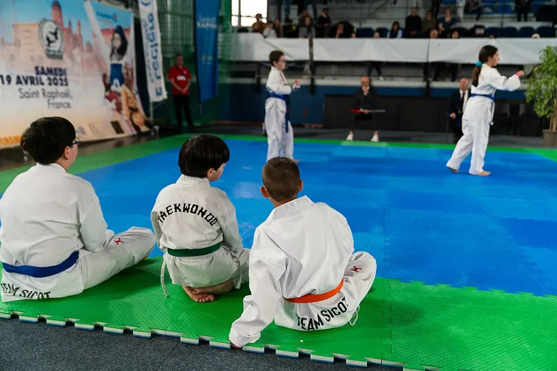 Poomsae trio ceintures rouges — © Lawrence Banahan / Combat Spirit Media
